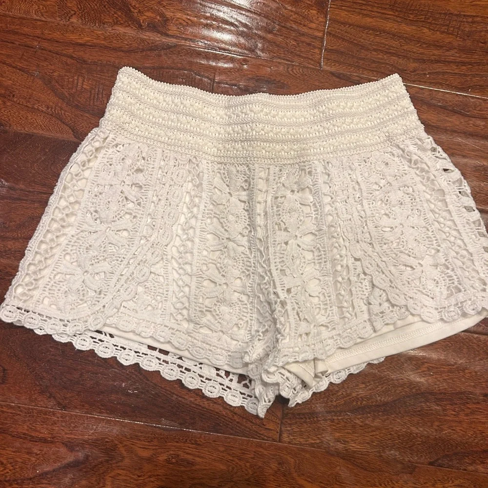 Rewind Juniors black/ white crochet shorts Textured chic Beige Shorts size Med - Picture 4 of 7
